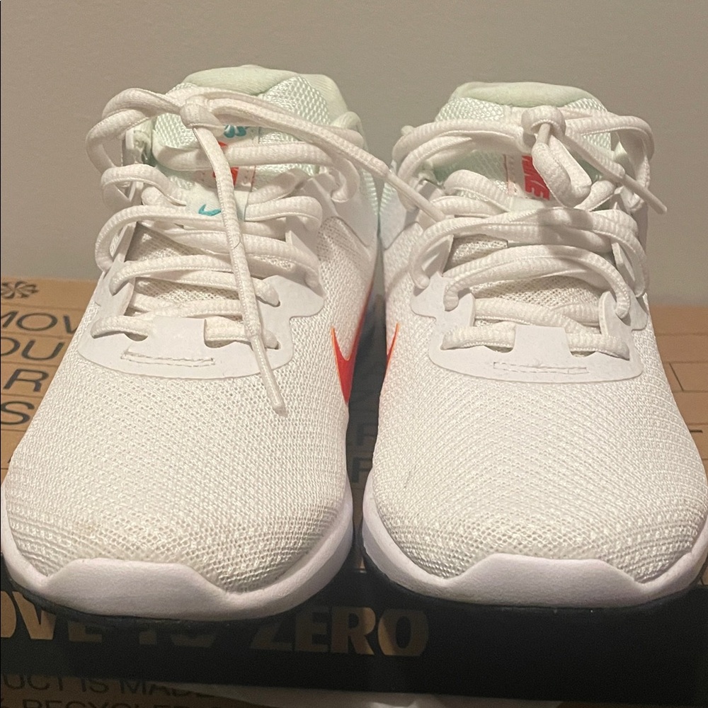 Nike Revolution 6